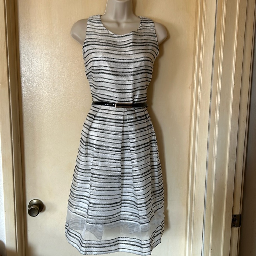 Belle Badgley Mischka black and white woven fit and flare dress size 6
